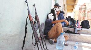 دو عضو نقابدار شاخه جوانان حزب كارگران كرد در سيلوان دياربكر جنوب شرق تركيه روزگذشته -رويتر