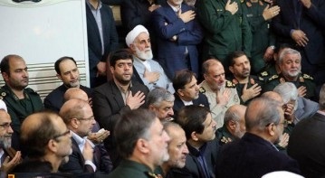 نماينده خامنه اي و فرماندهان سابق و فعلي سپاه از جمله پاسدار محسنرضايي در مراسم پاسدار حسين همداني